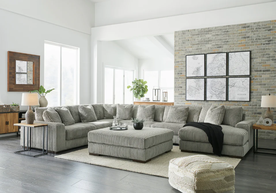 LIVINGROOM