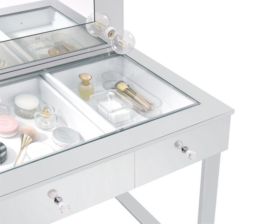 Umbridge - 3-Drawer Vanity With Lighting - Chrome and White