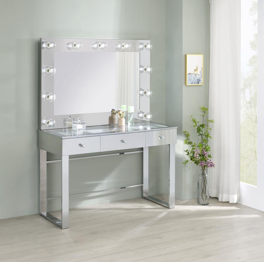 Umbridge - 3-Drawer Vanity With Lighting - Chrome and White